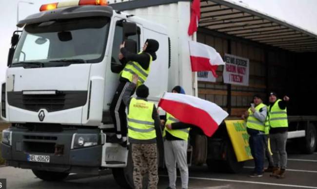 Поляки не блокують на кордоні вантажі для військових - Шмигаль фото