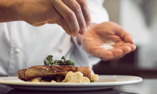 Біла смерть. Скільки солі на день можна їсти без шкоди для здоров’я фото