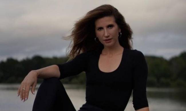 Аніта Луценко у сльозах шокувала, як невдала операція зіпсувала їй вигляд живота, і показала фото фото