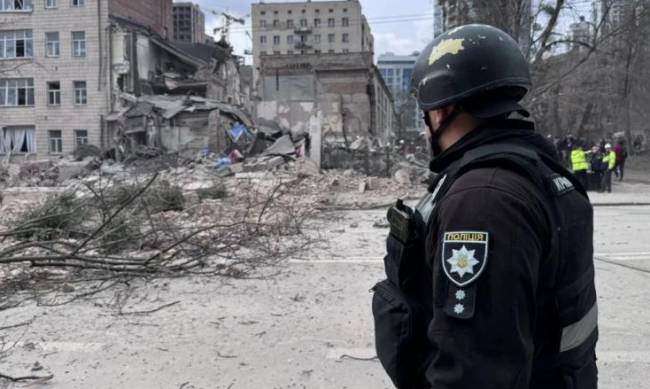 Ракетний удар по Києву. У столиці вже пятеро постраждалих, серед них – неповнолітня фото