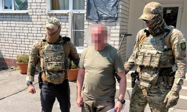 Перед судом постане запорізький ексвоєнком, якого викрили на організації корупційної схеми з бойовими виплатами фото