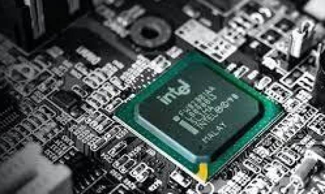 Проштовхують заборонені в США аналоги. Китай заблокував використання чипів Intel і AMD у держкомп’ютерах  фото