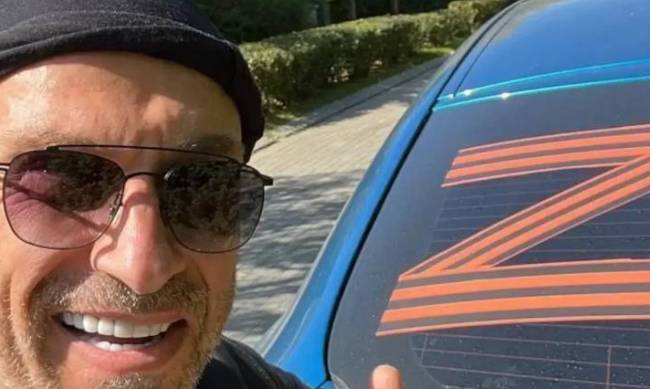 Правда ли, что Дмитрий Нагиев опубликовал селфи на фоне машины с наклейкой Z? фото