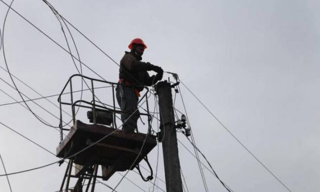 Енергетики повернули світло понад двом тисячам родин у прифронтових населених пунктах Запорізької області  фото