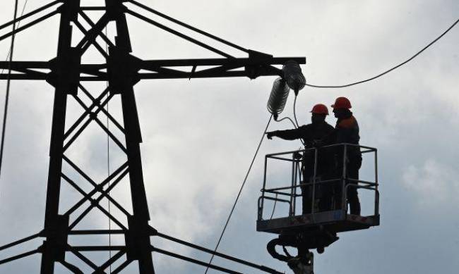 У Запорізькій області енергетики повернули світло понад 11 тисячам споживачів  фото