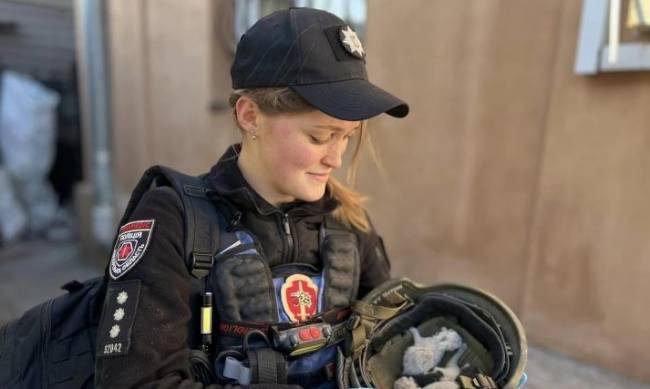 Важливе кожне життя: поліцейська парамедикиня врятувала новонароджених кошенят фото