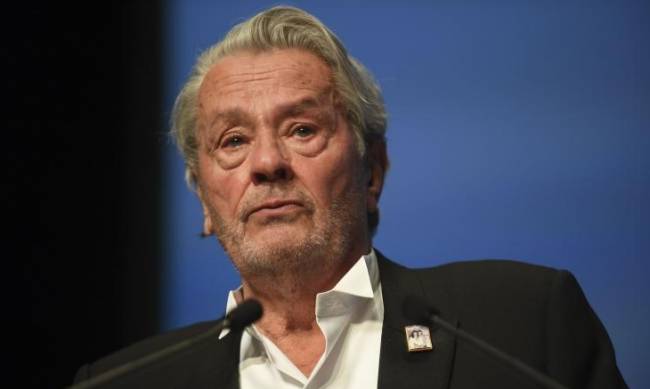 88-річному Алену Делону через суд заборонили розпоряджатися майном і помістили під посилену опіку фото