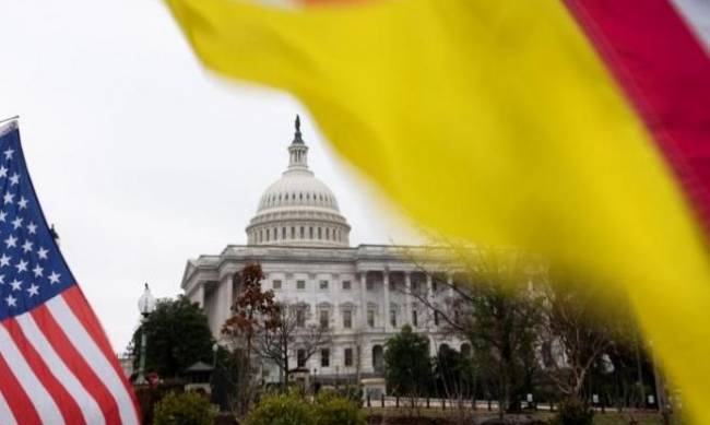 Чи виживе Україна без допомоги США? Чотири головні питання про завислі в Конгресі $60 млрд фото