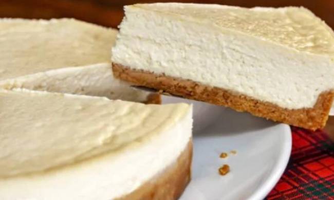 Ніжний вершковий смак: рецепт смачного сирника з горіхами фото