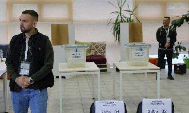 Серби північного Косова бойкотують референдум щодо усунення мерів-албанців фото