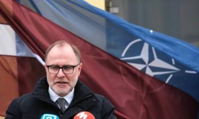 Міністр оборони Латвії: Країна готова передати Україні ППО малої дальності фото