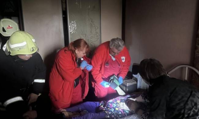 У Запоріжжі в квартирі сталося коротке замикання - рятувальники надали допомогу жінці фото