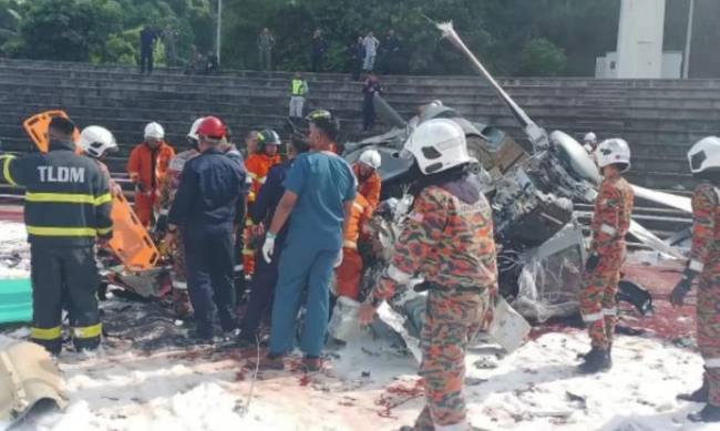 В Малайзії зіткнулись два військові вертольоти: загинули 10 осіб фото