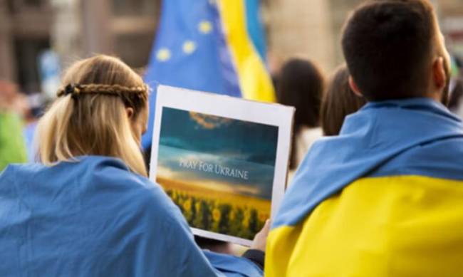 Чи потрібні нам українці за кордоном? фото