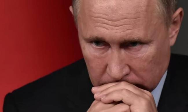 Розвідка США: У Путіна параноїдальний страх, що Захід обмежить владу РФ фото