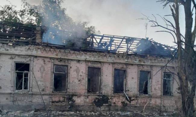 Під ворожим вогнем: на Запоріжжі  російські окупанти продовжують знищувати мирні міста і села  фото