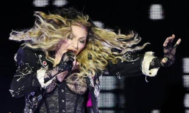 Безкоштовний концерт Мадонни зібрав на бразильському пляжі Копакабана 1,6 мільйона осіб фото
