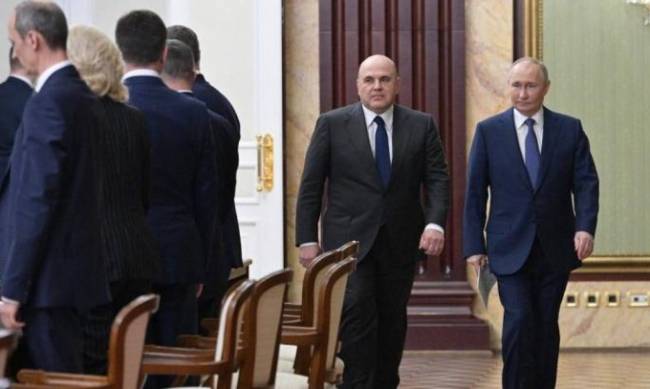 Российское правительство распущено после вступления Путина в должность  фото