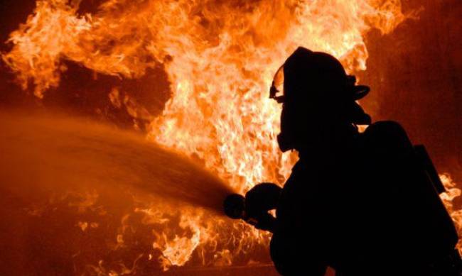 На пожежі у запорізькій багатоповерхівці врятували чоловіка та жінку фото