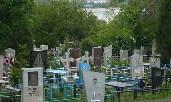 «Кладовище — це не трапезна»: священнослужителі звернулися до запоріжців фото