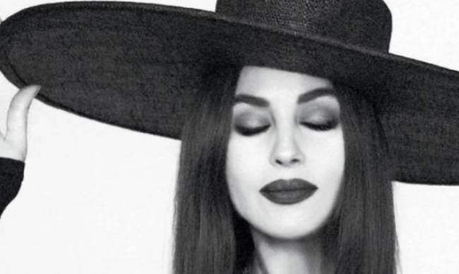 Моніка Беллуччі знялася в капелюшку українського бренду  фото