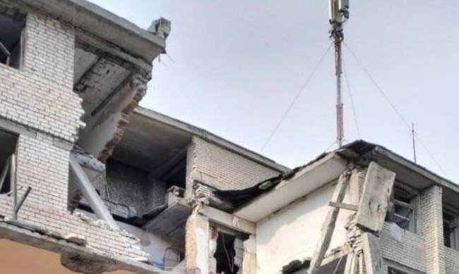 Вгатили КАБом по Степногірську: внаслідок ворожого удару постраждали троє людей фото