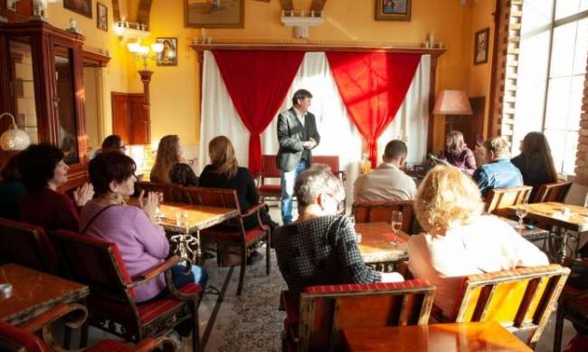 Українські хіти у “Маленькому Нью-Йорку”: у Запоріжжі з’явилося арт-кафе з театром фото