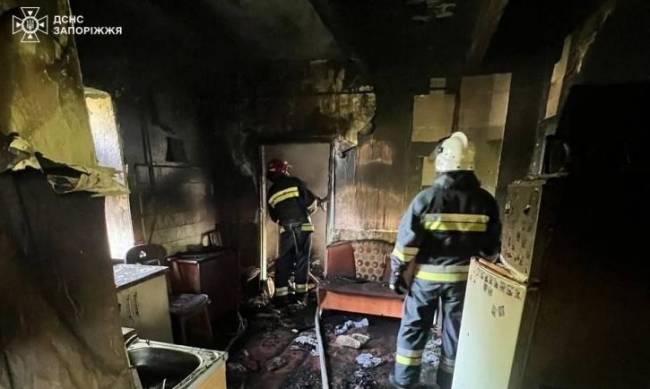 У Запорізькому районі через коротке замикання електромережі спалахнув будинок  фото