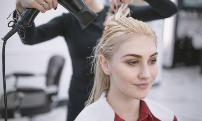 Ці стрижки омолоджують одразу на 15 років: п’ять найкращих зачісок на літо для жінок за 40 фото