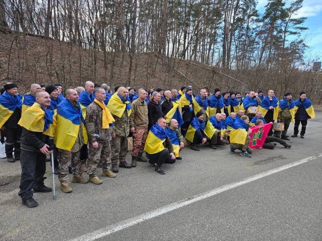 Наші вдома: 175 наших захисників звільнено з російського полону фото
