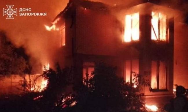 У Запорізькій області внаслідок обстрілів сталися сім пожеж: горіли житлові будинки та господарські споруди фото