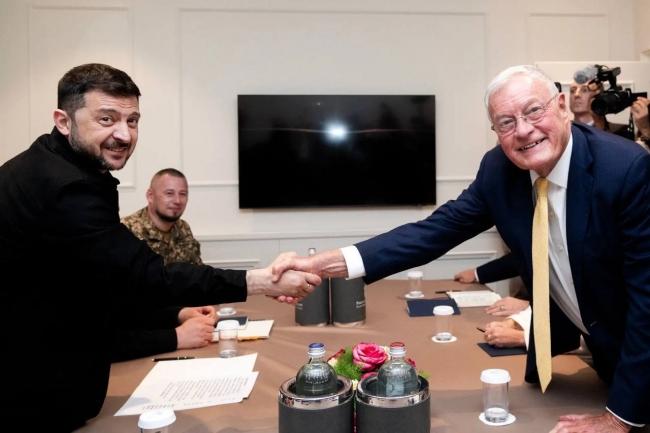 Спецпредставник США Кіт Келлог відвідав Київ до Дня Незалежності фото