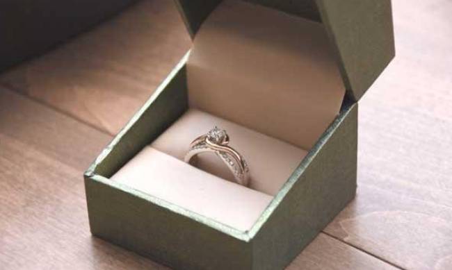 Тренды в мире ювелирных украшений 2025: минимализм, многослойность, асимметрия фото