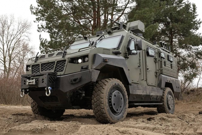 Виробника бронеавтомобілів для ЗСУ підозрюють у завищенні цін та відмиванні мільйонів доларів — ЗМІ фото
