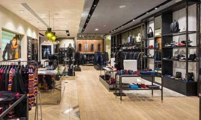 Освещение торговых площадей: роль, особенности и преимущества фото