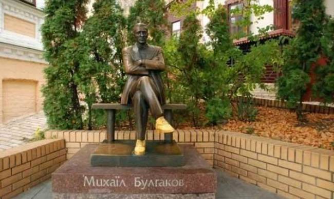 У Києві демонтують памятники Булгакову та Ахматовій фото