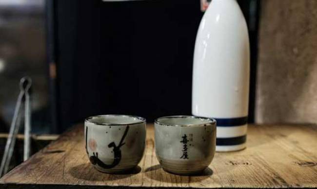 Температурный этикет: когда стоит греть саке, а когда подавать его ледяным фото