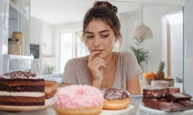 5 харчових звичок, через які постійно хочеться солодкого: пояснення лікаря фото
